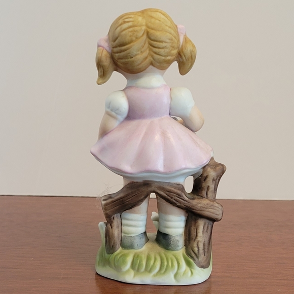 Vintage Girl With Watering Can Porcelain Figurine - Picture 3 of 6